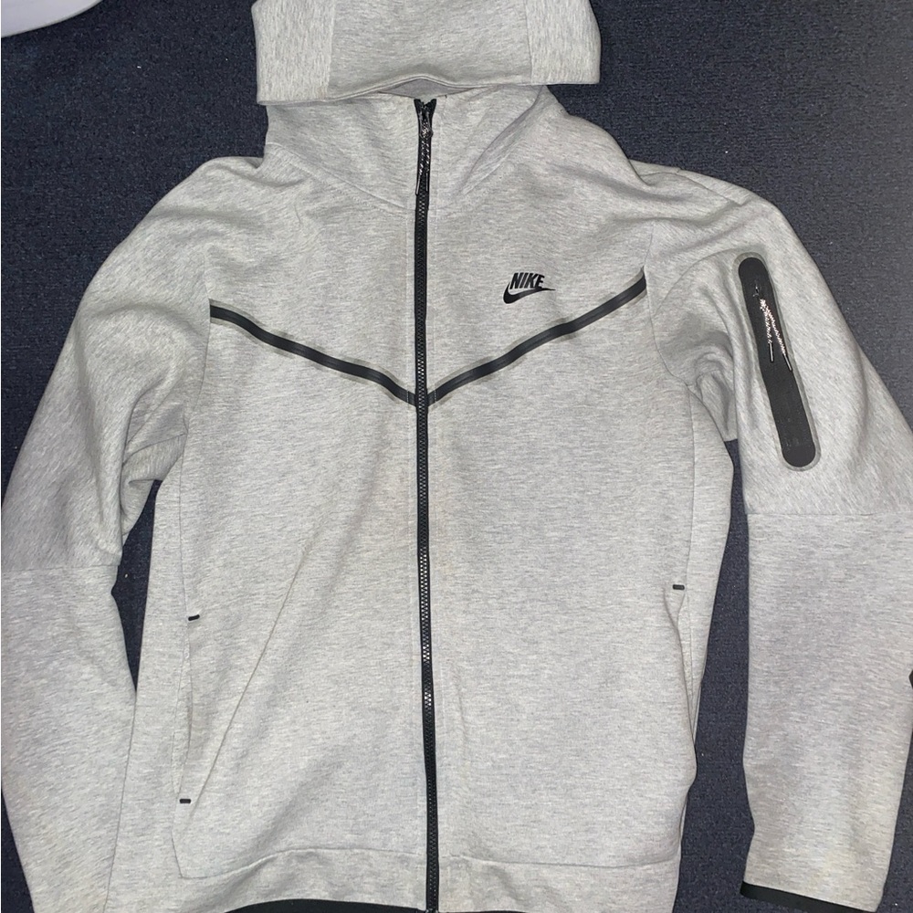 Grey Nike tech fleece jacket